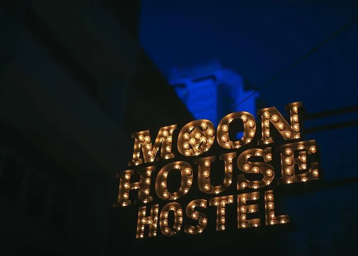 Ostello Moon House *