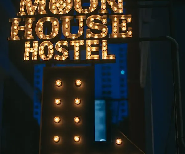 Moon House Ostello